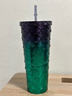 Starbucks Green to Purple Ombre Mermaid Scale Tumbler with Straw